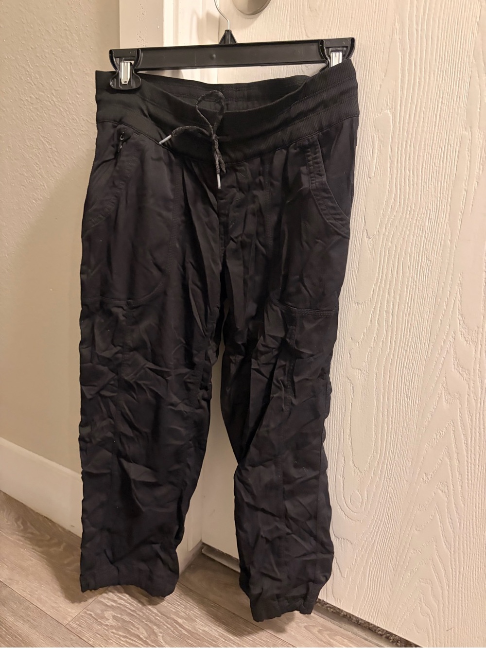 The North Face Women's Black Cropped Drawstring Pants